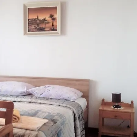 Apartment Affordable Almira With Shared Kitchen *