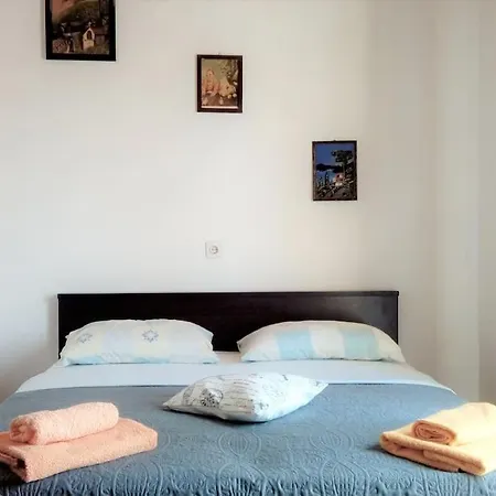 Affordable Almira With Shared Kitchen Krk Town