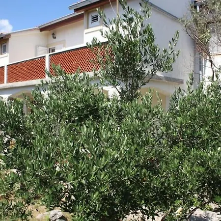 Apartment Affordable Almira With Shared Kitchen Krk Town