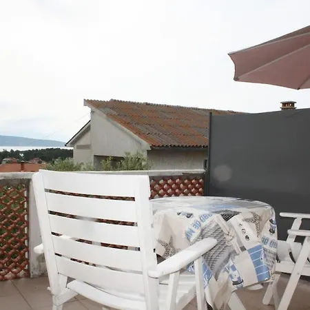 Apartment Affordable Almira With Shared Kitchen *