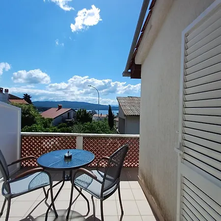 Affordable Almira With Shared Kitchen Apartment Krk Town