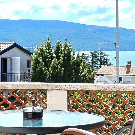 Affordable Almira With Shared Kitchen Krk Town