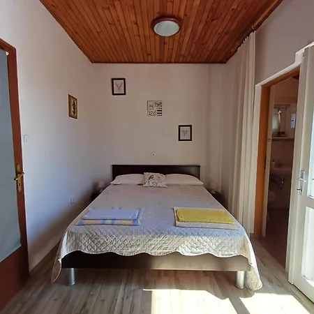 Affordable Almira With Shared Kitchen * Krk Town