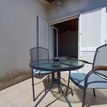 Affordable Almira With Shared Kitchen Apartment