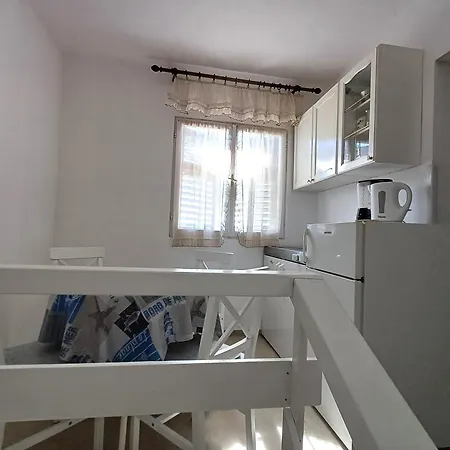 Affordable Almira With Shared Kitchen Krk Town