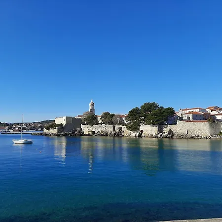 Affordable Almira With Shared Kitchen Krk Town