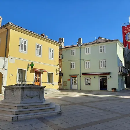 Affordable Almira With Shared Kitchen Krk Town