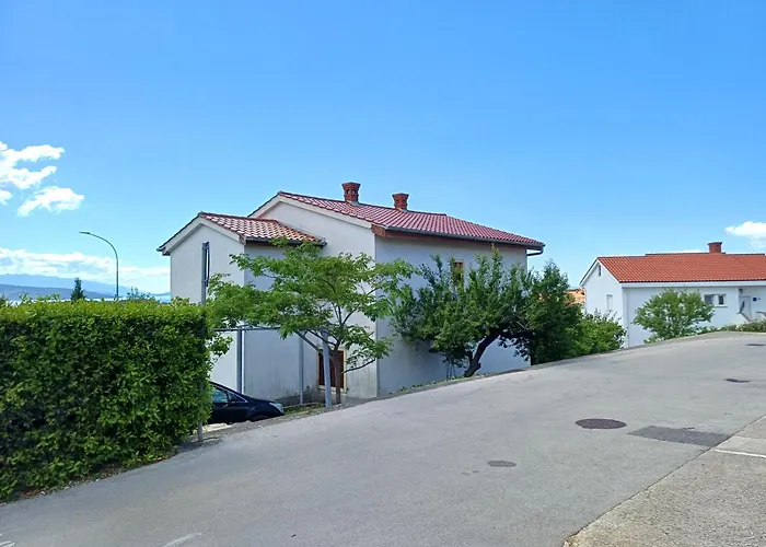 Affordable Almira With Shared Kitchen * Krk Town