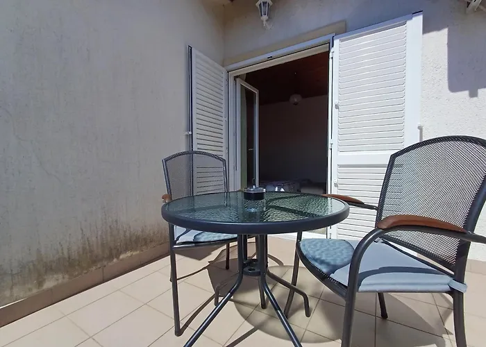 Affordable Almira With Shared Kitchen Διαμέρισμα