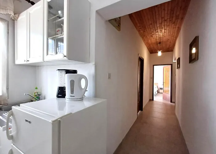 Διαμέρισμα Affordable Almira With Shared Kitchen Krk Town