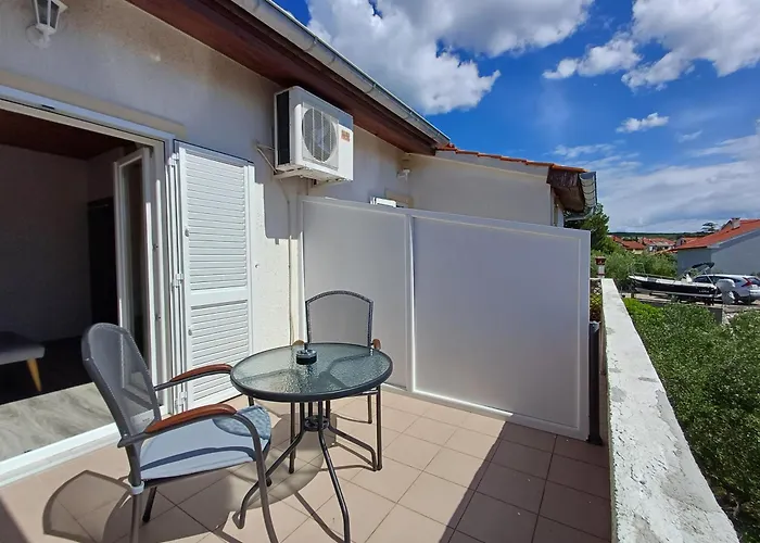 Affordable Almira With Shared Kitchen Krk Town