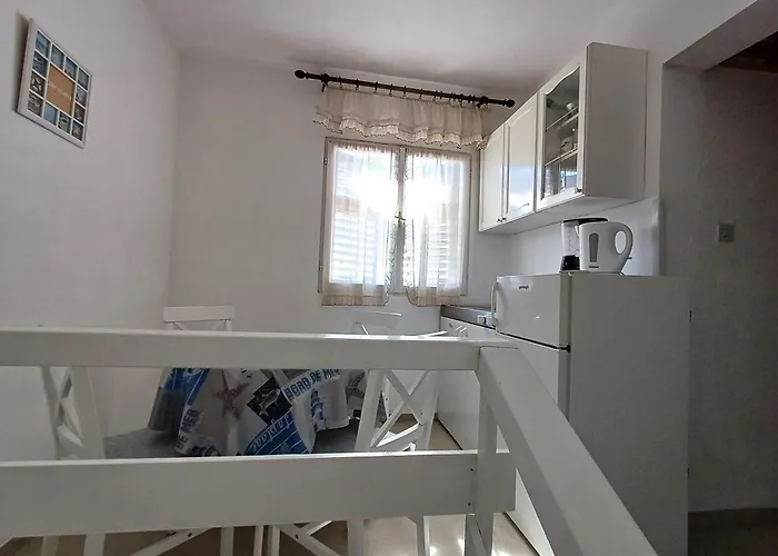 Affordable Almira With Shared Kitchen Krk Town