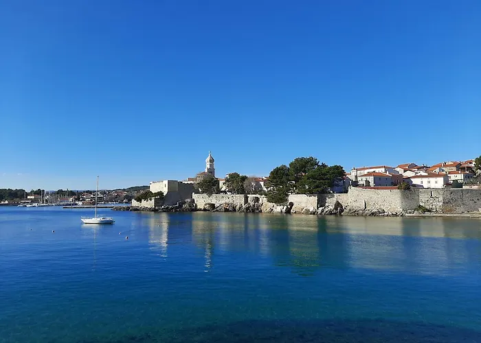 Affordable Almira With Shared Kitchen Krk Town