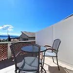 Affordable Almira With Shared Kitchen Appartement