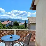 Affordable Almira With Shared Kitchen Appartement Krk Town