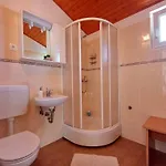 Affordable Almira With Shared Kitchen Appartement