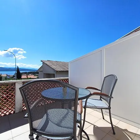 Affordable Almira With Shared Kitchen Apartament