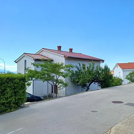 Affordable Almira With Shared Kitchen * Krk Town