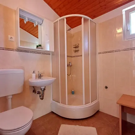 Affordable Almira With Shared Kitchen Apartament