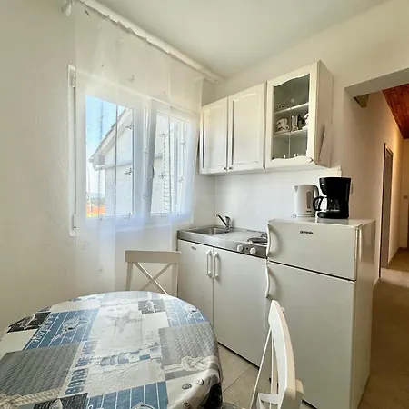 Affordable Almira With Shared Kitchen * Крк