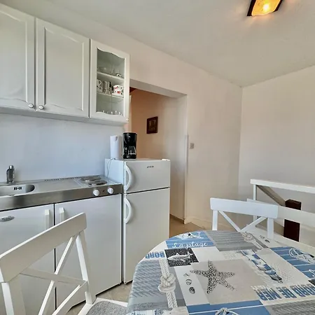 Affordable Almira With Shared Kitchen Апартаменты