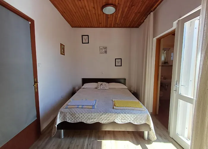 Affordable Almira With Shared Kitchen * Krk Town