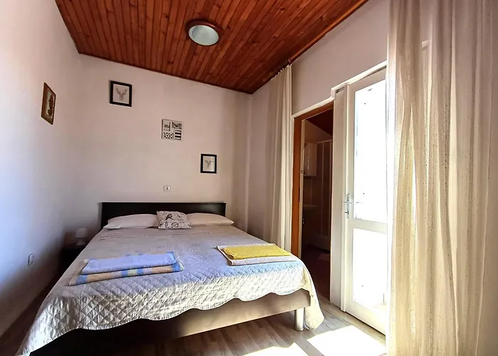 Affordable Almira With Shared Kitchen Krk Town