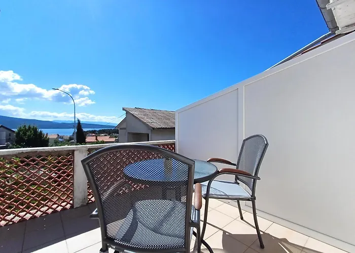 Affordable Almira With Shared Kitchen Apartmán