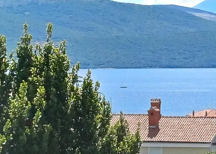 Affordable Almira With Shared Kitchen Krk Town