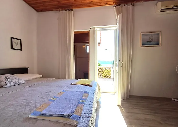 Affordable Almira With Shared Kitchen Apartment Krk Town