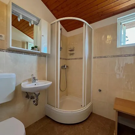 Apartment Affordable Almira With Shared Kitchen